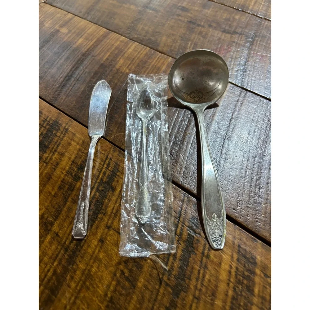 Vintage Community Silverplate Milady Flatware Set 48pc  with Wood Chest 1945